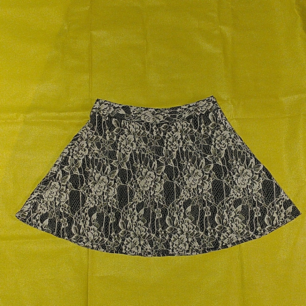🎀 FINAL PRICE BYER GIRL black and white lace skirt 🎁
